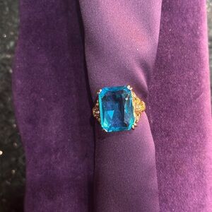 Elegant Blue and Gold Women's Ring